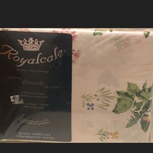 Queen sheet set NWT